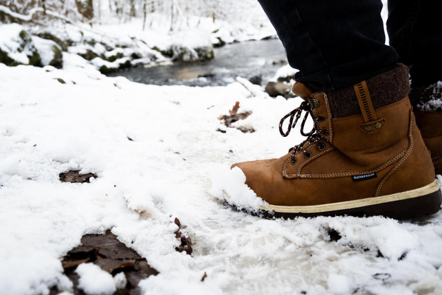 If there is black ice, you should wear shoes with prof-cc0--pixabay--designmodul-251230_download If there is black ice, you should wear shoes with treads and thick soles if possible.