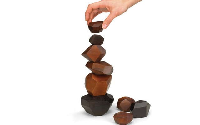 Handschmeichelnd: Turmspiel aus Holzfabrik-Abfällen_9