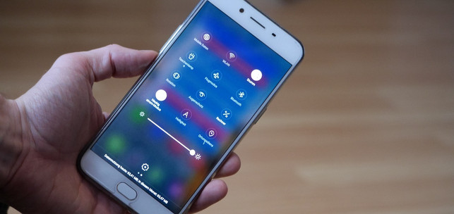 der-energiesparmodus-erhoeht-bei-smartphones-die-ak-sven-christian-schulz-utopia-190402_download Der Energiesparmodus erhöht bei Smartphones die Akkulaufzeit.