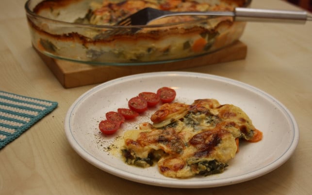 ein-vegetarischer-kartoffelauflauf-mit-saisonalem-maria-hohenthalutopia-191108_download Ein vegetarischer Kartoffelauflauf mit saisonalem Gemüse schmeckt zu jeder Jahrezeit anders.