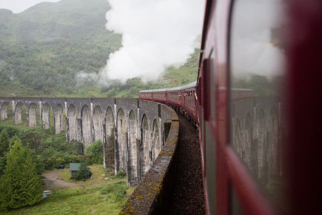 wer-mit-dem-zug-durch-schottland-reist-darf-as-gl-cc0--pixabay--sklorg-250806_download Wer mit dem Zug durch Schottland reist, darf as Glenfinnan-Viadukt nicht verpassen!