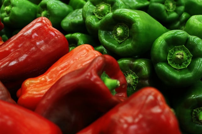 die-farbe-verraet-dir-etwas-ueber-den-geschmack-die-cc0-pixabay-outsideclick-220805_download Die Farbe einer Paprika verrät dir etwas über den Geschmack – die Form nicht.