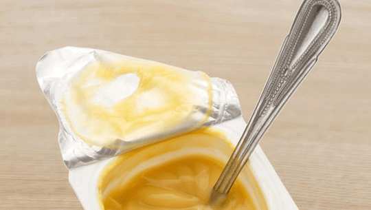 Joghurtbecher entsorgen: Deckel abmachen oder nicht? Joghurtdeckel Mülltrennung