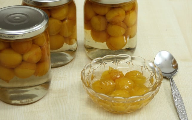 eingekochte-mirabellen-schmecken-gut-zu-desserts-u-maria-hohenthalutopia-200723_download Eingekochte Mirabellen schmecken gut zu Desserts und Joghurt.