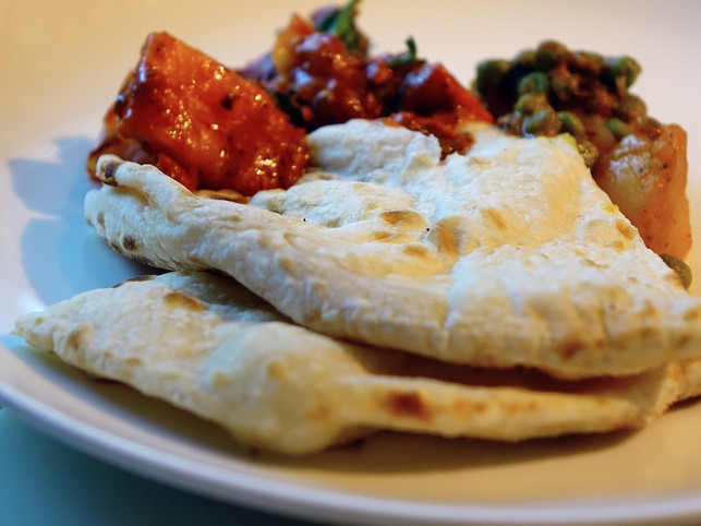 selbst-gemachtes-naan-brot-schmeckt-hervorragend-z-cc0-pixabay-cegoh-190927_download Selbst gemachtes Naan-Brot schmeckt hervorragend zu vegetarischem Tandoori.
