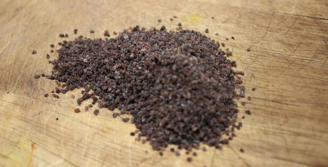 schwarzes-salz-oder-kala-namak-wird-aus-dem-himala-pascal-thiele-utopiade-200118_download Schwarzes Salz oder Kala Namak wird aus dem Himalaya gewonnen.