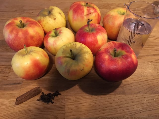 Zutaten für selbstgemachtes Apfelmus