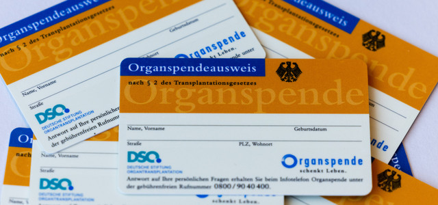 Weil Spenderorgane fehlen: Menschen per Lotterie zur Organspende motivieren?