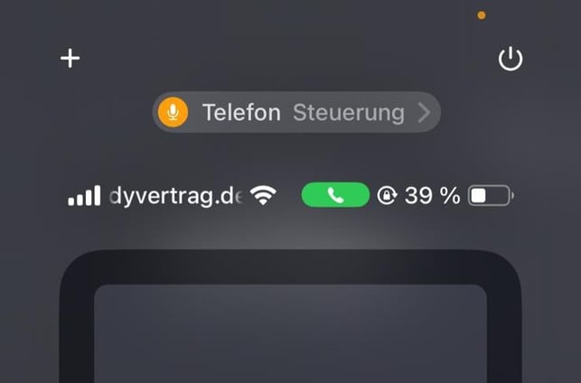 wenn-du-beispielsweise-telefonierst-signalisiert-e-jennifer-watzekutopia-251019_download Wenn du beispielsweise telefonierst signalisiert ein oranger Punkt, dass gerade das Mikrofon deines iPhone benutzt wird.