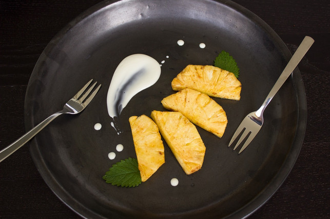 gegrillte-ananas-eignet-sich-als-unkompliziertes-s-cc0-pixabay-einladung_zum_essen-220617_download Gegrillte Ananas eignet sich als unkompliziertes Sommer-Dessert an einem Grillabend.