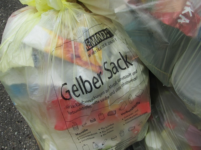 im-gelben-sack-darfst-du-nur-leere-duengerflaschen-cc0-pixabay-geralt-230411_download Im Gelben Sack darfst du nur leere Düngerflaschen entsorgen.