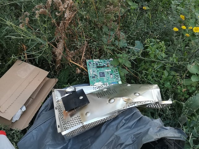 schadstoffe-aus-alter-elektronik-wandern-beim-litt-melanie-hagenau-utopia-200823_download Schadstoffe aus alter Elektronik wandern beim Littering direkt in die Umwelt.