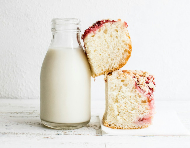biomilch-ist-nach-pflanzenmilch-meist-die-umwelt-cc0-unsplash-monika-grabkowska-241127_download Biomilch ist nach Pflanzenmilch meist die umwelt- und klimafreundlichste Wahl.