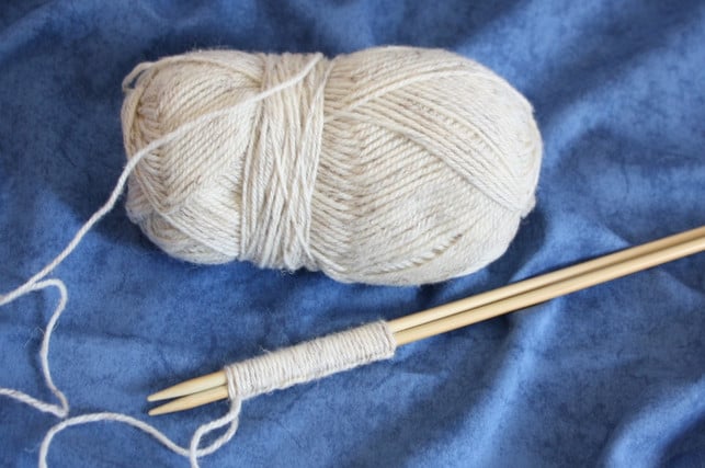 maschen-anschlagen-fuer-den-selbst-gestrickten-scha-maria-hohenthalutopia-190923_download Maschen anschlagen für den selbst gestrickten Schal.