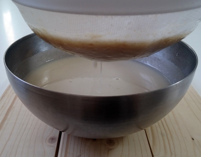 hafermilch-selber-machen-u-sieb-170202-1280x1000