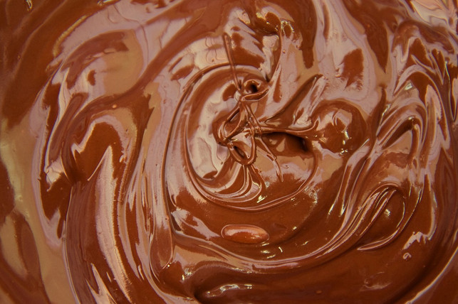 zum-schluss-traegst-du-die-schokoladenschicht-auf-d-cc0-pixabay-publicdomainpictures-200829_download Zum Schluss trägst du die Schokoladenschicht auf die Snickers-Riegel auf.