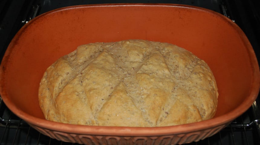 Römertopf: Brot backen im Tontopf - Utopia.de