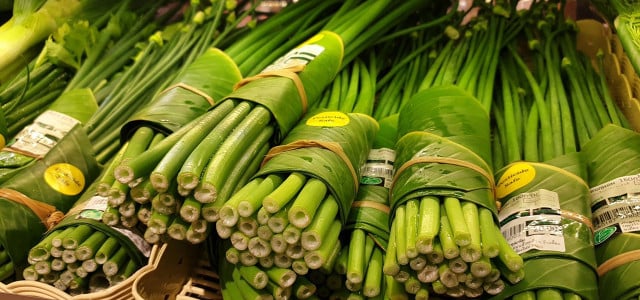 Supermarkt Thailand Bananenblaetter statt Plastik