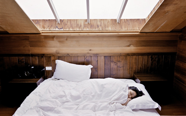 abendroutine-us-nomao-saek-170714-1280x600 Besser schlafen: Die Umgebung muss stimmen.
