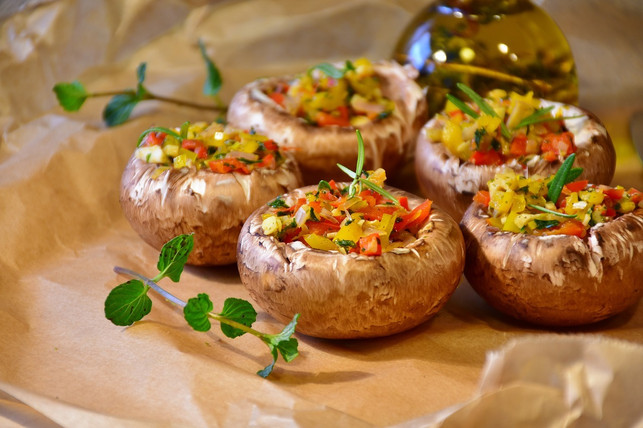 um-champignons-zu-wuerzen-kannst-du-verschiedene-k-cc0-pixabay-ritae-241223_download Um Champignons zu würzen, kannst du verschiedene Kräuter, Gewürze oder Sojasauce verwenden.