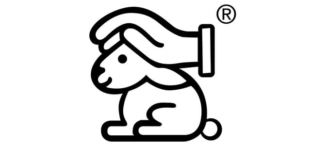 Hase mit schützender Hand Hase mit schützender Hand