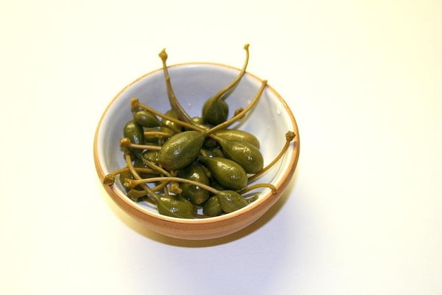 kapern-lassen-sich-vielseitig-zu-tapas-und-in-haup-cc0-pixabay-lebensmittelfotos-211213_download Kapern lassen sich vielseitig zu Tapas und in Hauptgerichten verwerten.