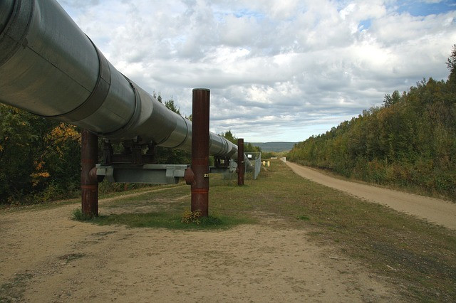 oel-muss-per-pipeline-zu-uns-importiert-werden-cc0pixabay12019-180422_download Öl muss per Pipeline zu uns importiert werden.