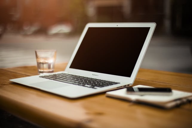 oft-in-der-naehe-der-laptop-cc0-pixabay-free-photos-190320_download Oft in der Nähe: der Laptop.