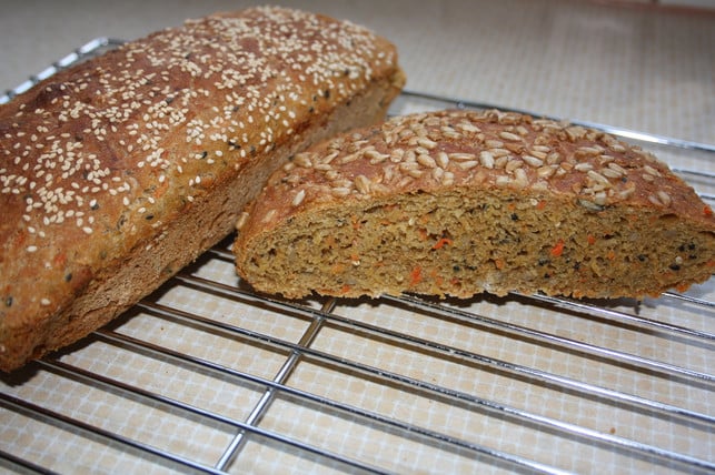 dinkelbrot-mit-trester-schmeckt-besonders-saftig-maria-hohenthalutopia-201009_download Dinkelbrot mit Trester schmeckt besonders saftig.