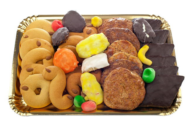 Mix of pastries and cookies Die Mostaccioli, hier ganz rechts zu sehen, sind den Lebkuchen sehr ähnlich.