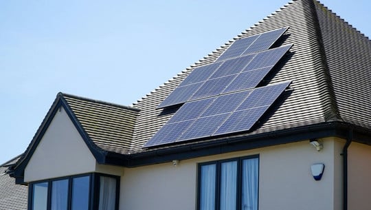 Solarheizungen können beim klimafreundlichen Heizen unterstützen Solarheizungen können beim klimafreundlichen Heizen unterstützen