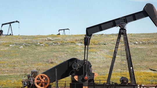 paraffin-entsteht-als-abfallprodukt-aus-der-erdoeli-cc0-pixabay-skeeze-180124 Paraffin entsteht als Abfallprodukt aus der Erdölindustrie.