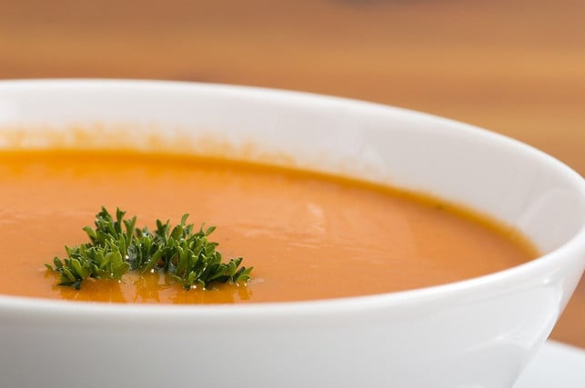 tuerkische-linsensuppe-kannst-du-gut-mit-etwas-pete-cc0-pixabay-fernandovillalobos-191128_download Türkische Linsensuppe kannst du gut mit etwas Petersilie garnieren.