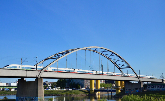 mit-dem-44-euro-ticket-kannst-du-an-den-juliwochen-cc0--pixabay--14184437-250701_download Mit dem 44-Euro-Ticket kannst du an den Juliwochenenden günstig ICE und IC nutzen.