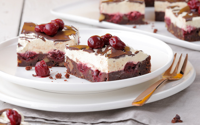 ROSSMANN Pflanzendrinks Rezept Brownie Kirsch Schnitten