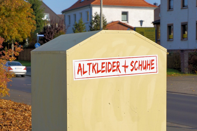 jaehrlich-landen-viele-tonnen-klamotten-in-der-altk-cc0-pixabay-webandi-241112_download Jährlich landen viele Tonnen Klamotten in der Altkleidersammlung.