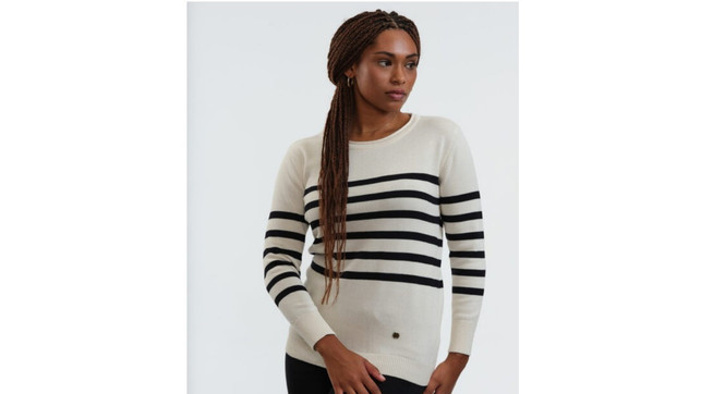 Nachhaltige Herbstpullover: 7 zeitlose Modelle Streifen-Herbstpullover von Gary Mash