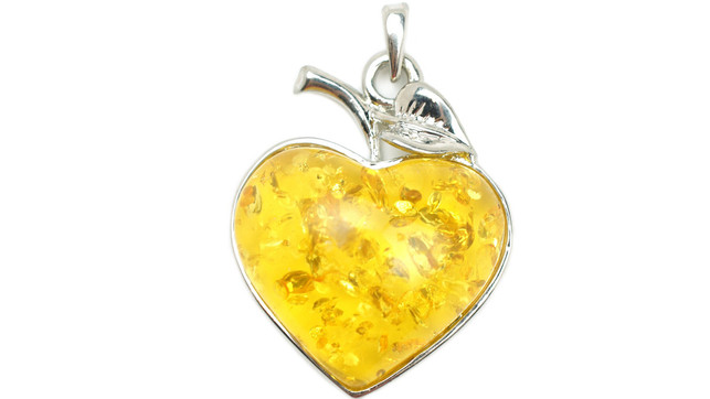 giessharz-gefahr-pb-starbright-230110-1280x720 Mit Gießharz lassen sich schöne Objekte basteln.