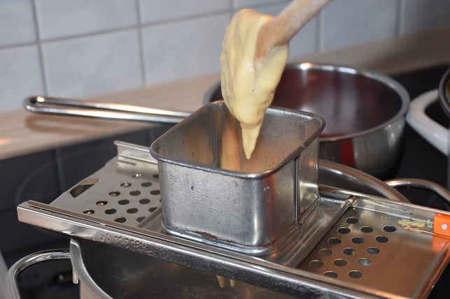 mit-einem-spaetzlehobel-kannst-du-ganz-einfach-spaet-cc0-pixabay-ritae-190227_download Mit einem Spätzlehobel kannst du ganz einfach Spätzle selber machen.