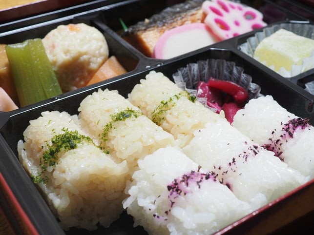 mit-umeboshi-wuerzt-die-japanische-kueche-traditione-cc0-pixabay-likesilkto-220504_download Mit Umeboshi würzt die japanische Küche traditionell Reis.