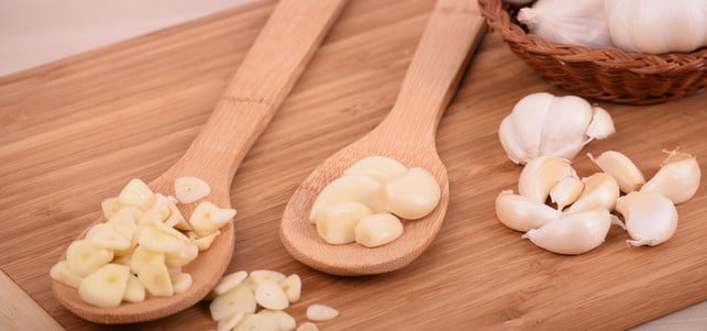 die-knoblauchpflanze-ist-sehr-pflegeleicht-cco-public-domain-pixabay-explorerbob-171027_download Knoblauchpflanzen sind sehr pflegeleicht.