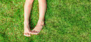 nackt im garten