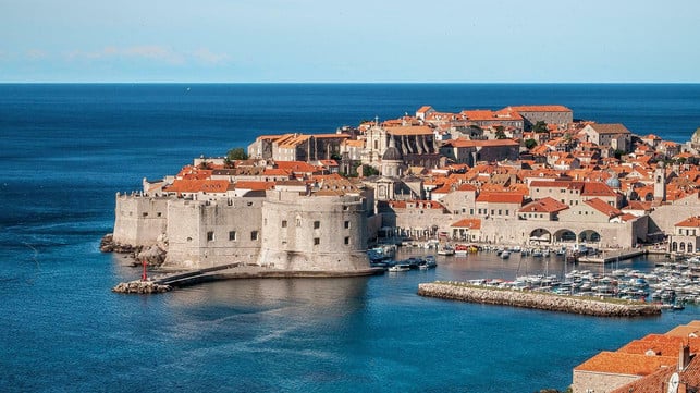 in-dubrovnik-kannst-du-staedtetrip-und-urlaub-am-me-cc0-pixabay-fjaka-220420_download In Dubrovnik kannst du Städtetrip und Urlaub am Meer miteinander verbinden.