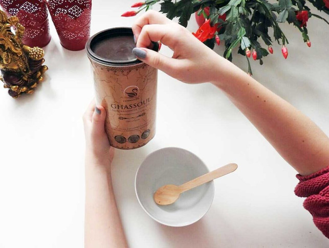 lavaerde-reinigt-die-haare-sophie-singer-utopia-190216_download Lavaerde reinigt die Haare.