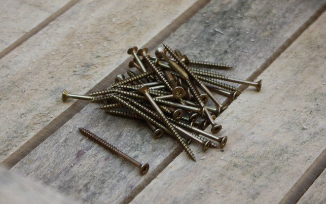 um-palettenmoebel-zu-bauen-benoetigst-du-verschiede-utopia-maria-hohenthal-200227_download Um Palettenmöbel zu bauen, benötigst du verschiedenes Zubehör.