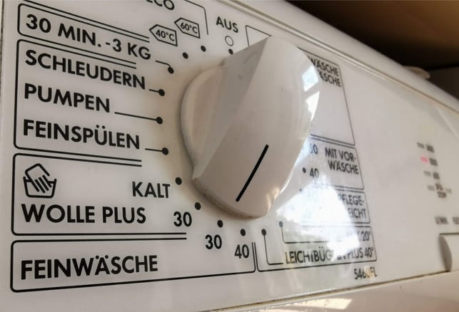 feinwaesche-ist-besonders-schonend-fuer-die-kleidung-sven-christian-schulz-utopia-200629_download Feinwäsche ist besonders schonend für die Kleidung.