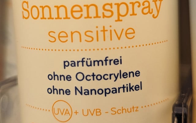  Chemical UV filters such as octocrylene are being criticized. More and more sun creams are dispensing with the filter.
