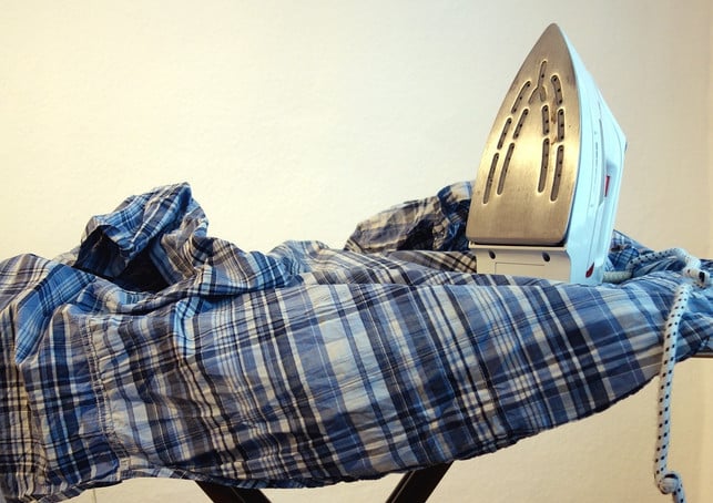 stelle-das-buegelbrett-auf-huefthoehe-ein-um-verspan-cc0-pixabay-ollebolle123-230115_download Stelle das Bügelbrett auf Hüfthöhe ein, um Verspannungen vorzubeugen.