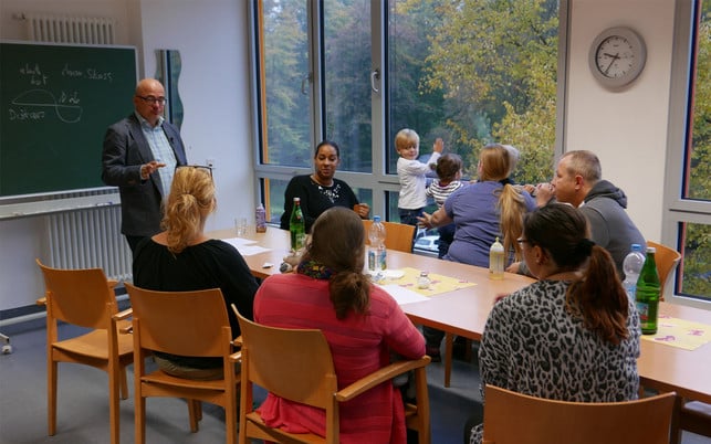 elternschule-film-seminar-z-zorro-film-181026-1280x600 Elternschule Film Kino Kritik