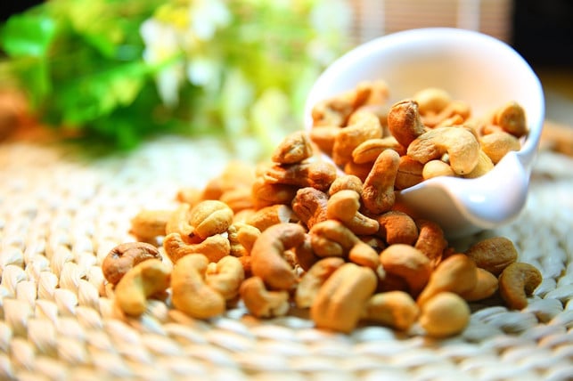 auch-cashewkerne-sind-aus-oekologischer-sicht-leide-cc0-pixabay-sunnysun0804-190503_download Auch Cashewkerne sind aus ökologischer Sicht leider nicht empfehlenswert und haben teilweise auch drastische soziale Folgen.